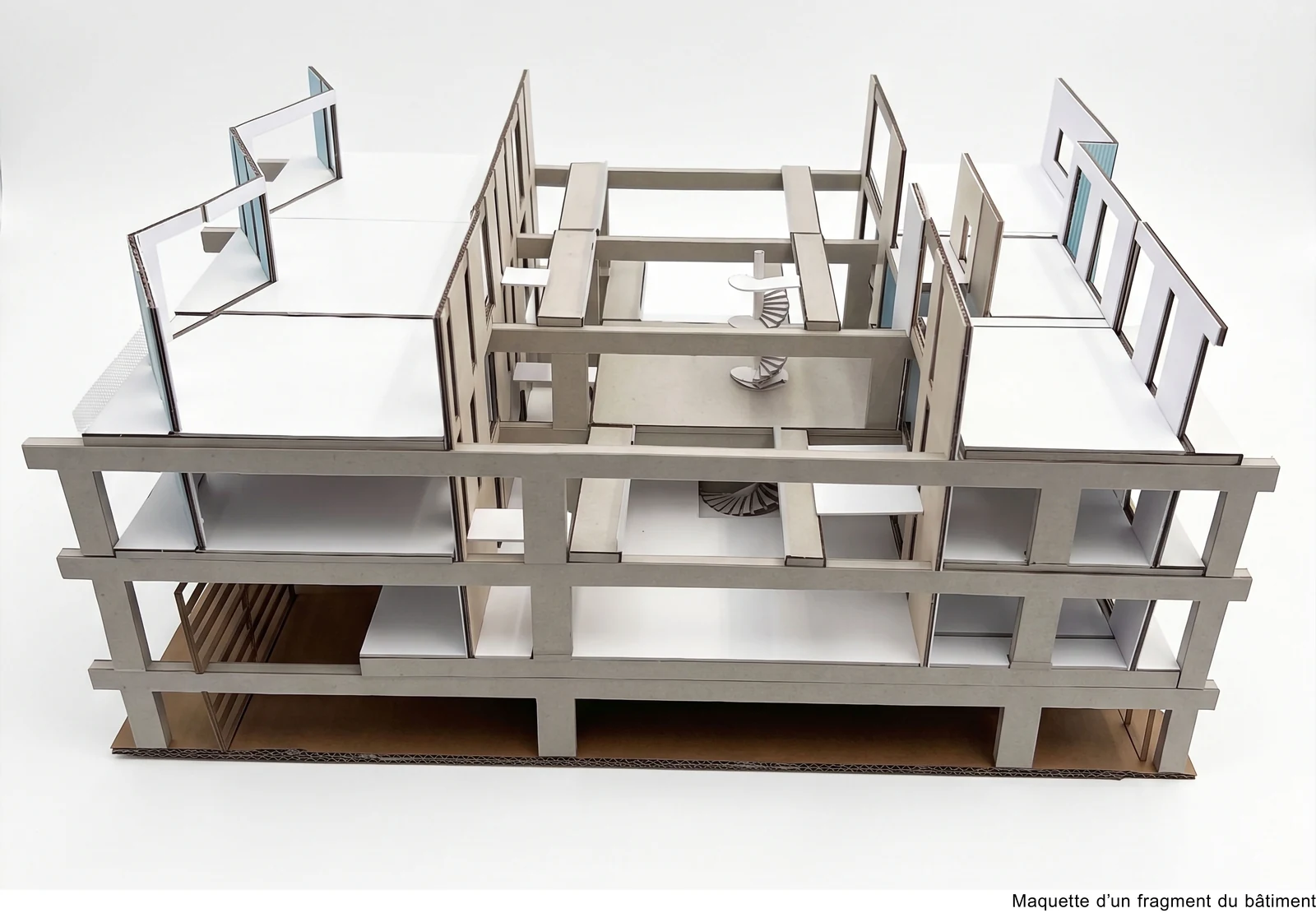 Maquette d'un fragment du bâtiment : l'ossature conservée et les remplissages de façade